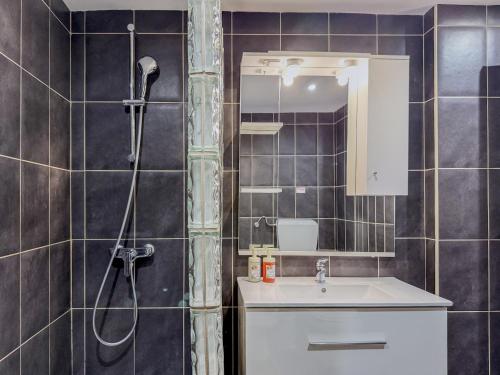 #406 Modern 1BR with Pool Near Oura Strip