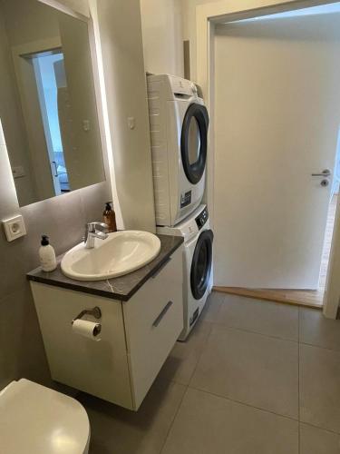 Gallery image of Ocean view apartment in Reykjavík