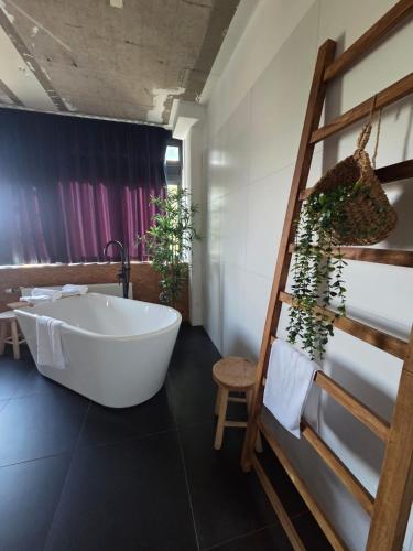 O baie la Young Learning Hotel