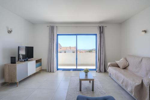 #412 Poolside Stay 1BR Near Oura & Beaches
