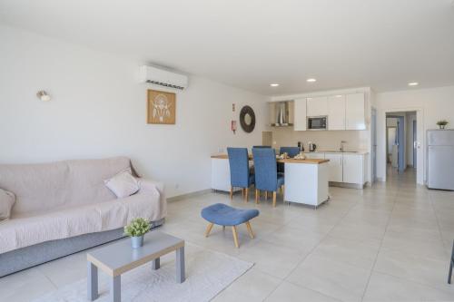 #412 Poolside Stay 1BR Near Oura & Beaches