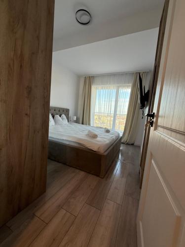 a bedroom with a bed and a large window at Urban Nest Florești in Floreşti