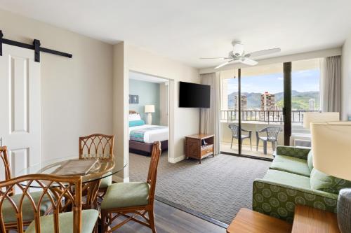 a room with a living room and a bedroom at Royal Kuhio Resort in Honolulu