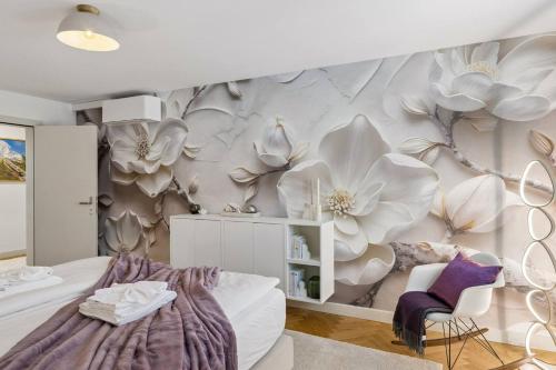Designer Old Town residence WaterView AC