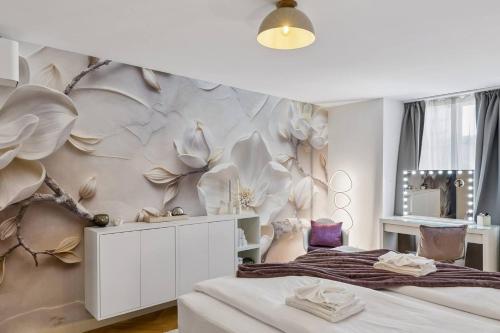 Designer Old Town residence WaterView AC