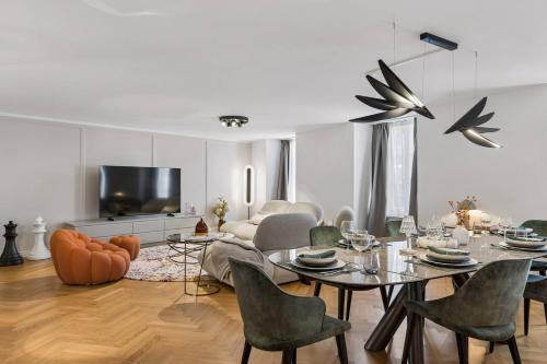Designer Old Town residence WaterView AC
