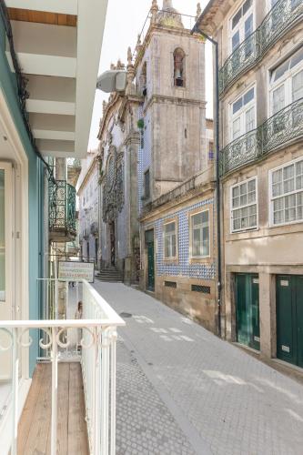 PopArt Apartment's - 2 AC, 2 Bathrooms, Balcony and Free Lockers, - Porto UNESCO Historic Center