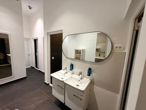 a bathroom with a sink and a mirror at Hostel Vento in Bar