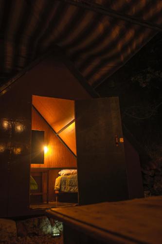 a room with a bed and a lamp in a tent at Kroom cabins in Bâne