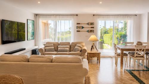 Modern Family townhose with panoramic view