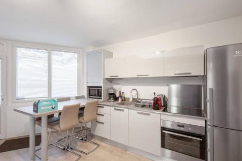 Beautiful Modern Apartment for 4 near Bastille