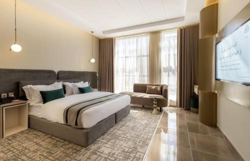 a hotel room with a bed and a flat screen tv at فندق فاتوران 2 in Medina