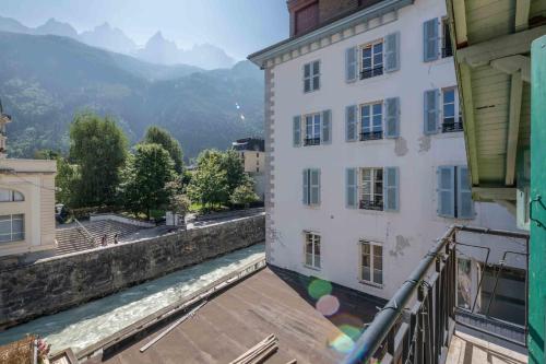 Spacious loft on pedestrian street with views