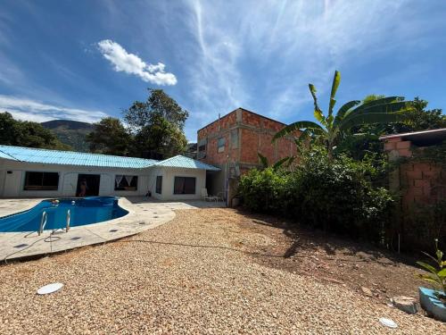 a house with a swimming pool in a yard at Finca los carrangueros in Apulo
