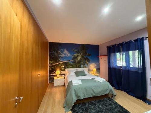 a bedroom with a bed and a painting on the wall at Villa Bessa Nature & Spa in Fafe