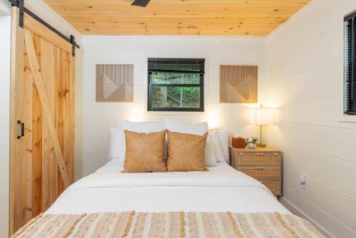 a bedroom with a bed and a wooden ceiling at S'more Memories-Cold Plunge, Sauna, Hot Tub Wellness Retreat in Campton
