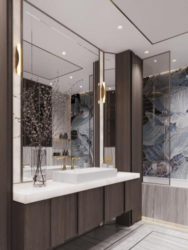a bathroom with a sink and a large mirror at La Dolce Sosta in Venice