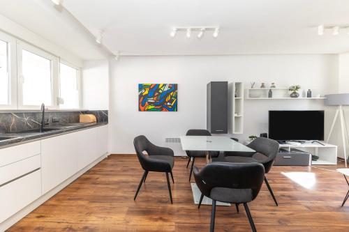 Larga - Stylish Apartment in Historic Zadar Old Town with Prime Location