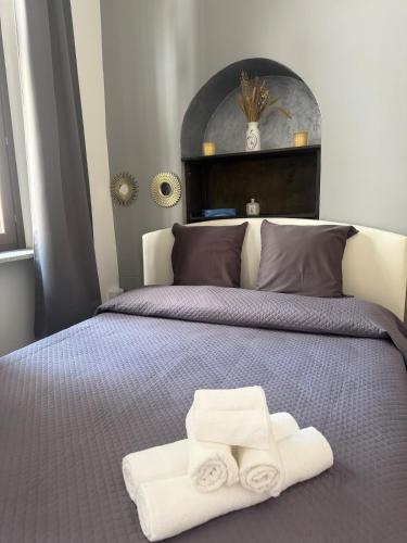 a bedroom with a bed with two towels on it at Al Vicolèt in Vercelli