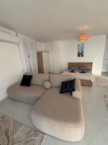 a living room with a couch and a bed at Blue luxury apartment Kune in Sakës