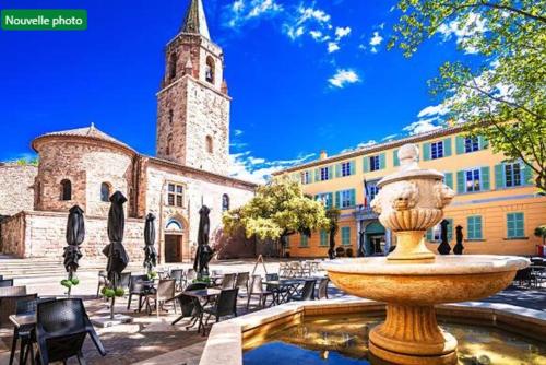 URBAN 94 WIFI CLIM 4 PERSONNES FREJUS