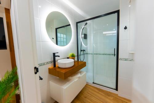 a bathroom with a sink and a mirror at LAR DE SEFA in Redondela