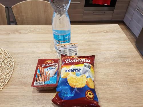 Makanan di atau berdekatan apartmen