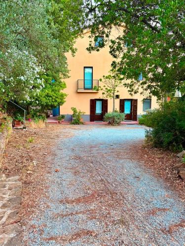 a house with a gravel driveway in front of it at La Manna di Zabbra in Pollina