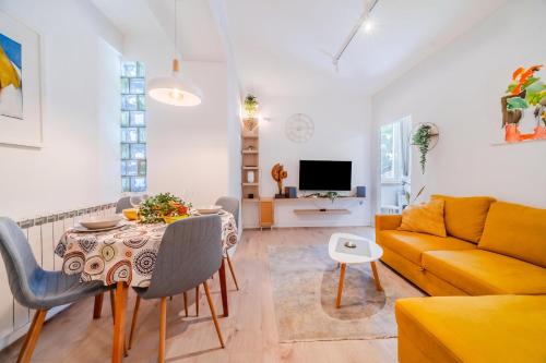 Quiet Corner Central Zagreb 1BR w/ AC - Happy Rentals