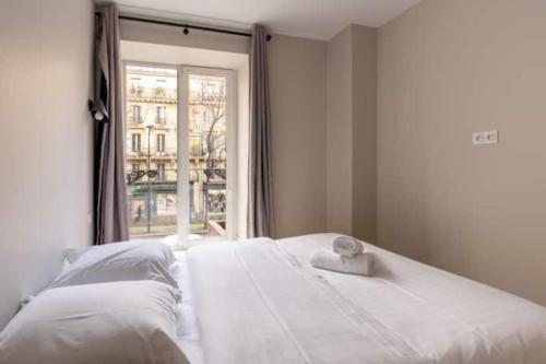 Beautiful Minimalist 1BD Apartment near Montmartre