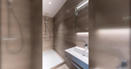 Beautiful Minimalist 1BD Apartment near Montmartre