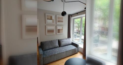 Beautiful Minimalist 1BD Apartment near Montmartre
