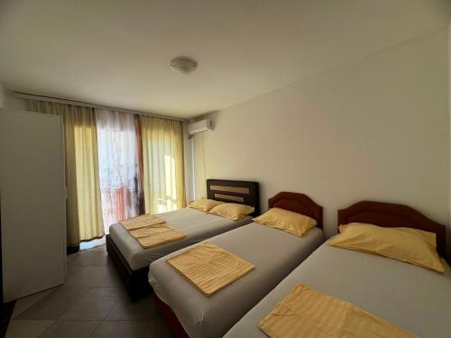 a bedroom with two beds and a window at Vila Vienna in Donji Štoj
