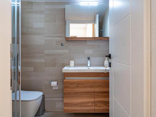 Zea Marina Living- Spacious Private Terrace, Piraeus