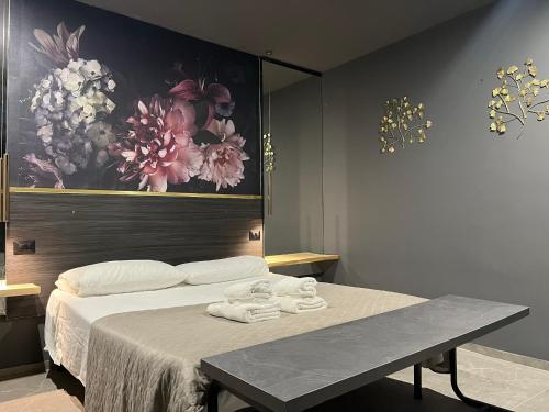 a bedroom with a bed with towels on it at Davis Kaizen in Brindisi