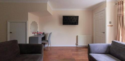 2 bed house in York photo 6