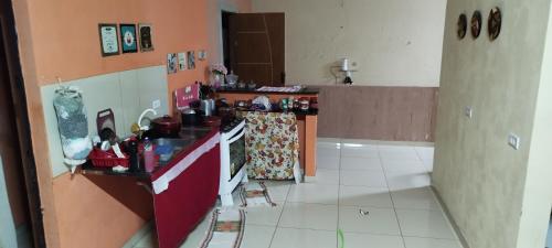 a kitchen with a stove and a counter top at Casa Refúgio na Serra, Tianguá in Tianguá