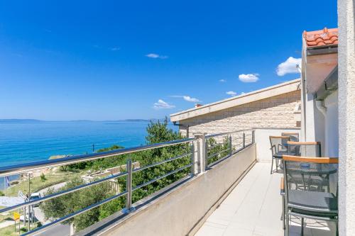 Apartments by the sea Podstrana, Split - 8442