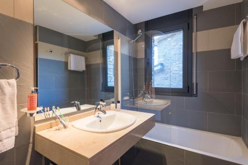 Ванная комната в Pierre & Vacances Andorra Sunari Peretol