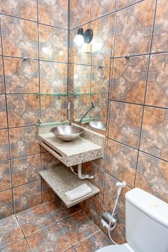 a bathroom with a sink and a toilet at Pousada Bela Vista in Conde