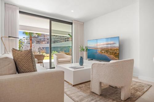 Moderno Oasis con Jardín y Piscinas en Vanian