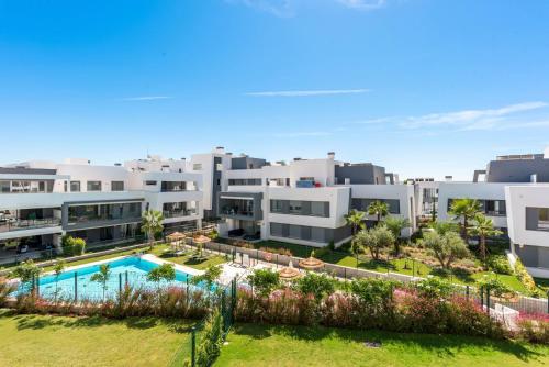 Moderno Oasis con Jardín y Piscinas en Vanian