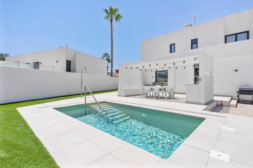 Casa con piscina y gran terraza en El Pinillo