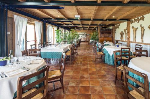 a restaurant with tables and chairs in a room at Costa degli Ulivi in Fumane