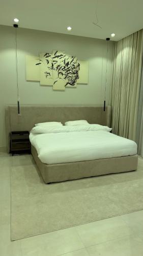 a bedroom with a large bed in a room at الربوه سويت in Jeddah