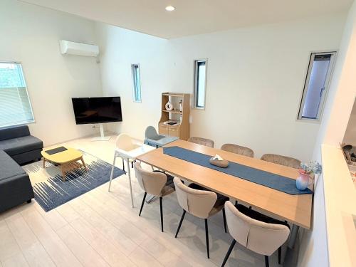 New Open Riverside House for 10 Guests Near Najima Station Parking