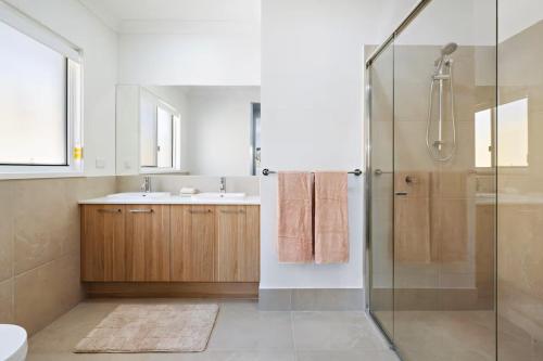 a bathroom with a shower and a sink at Kinma Valley Retreat KVR in Morayfield