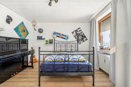a bedroom with a bed and a piano at Ferienwohnung Laura in Illertissen
