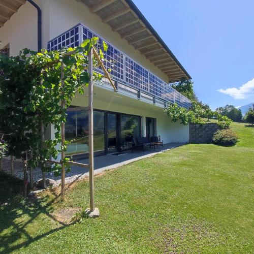 a view of a house from the yard at Apart Loris in Hart im Zillertal