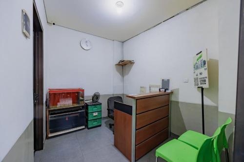 an office with a desk and a computer in a room at Urbanview Hotel Pasar Baru Jakarta by RedDoorz in Jakarta